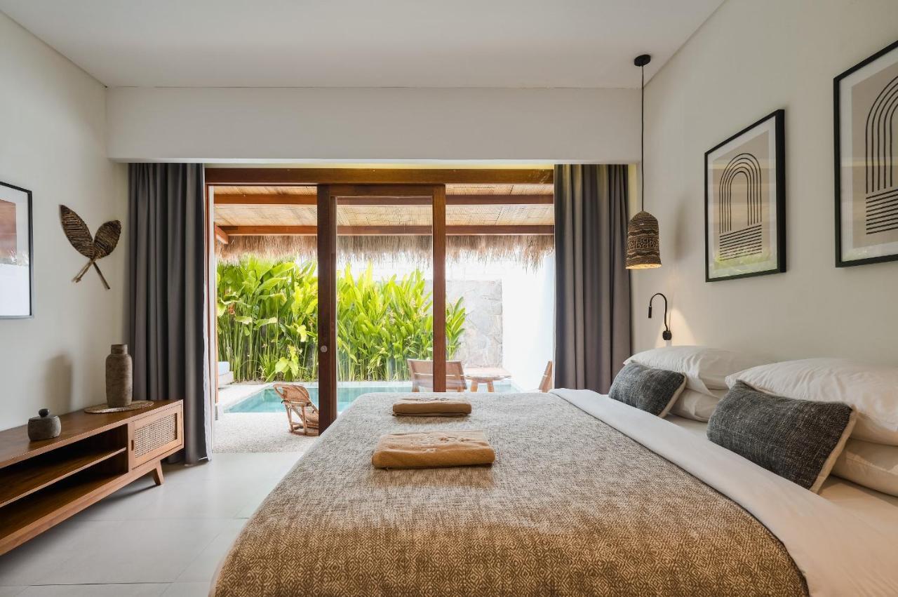 Amber Lombok Beach Resort Selong Belanak Exterior foto